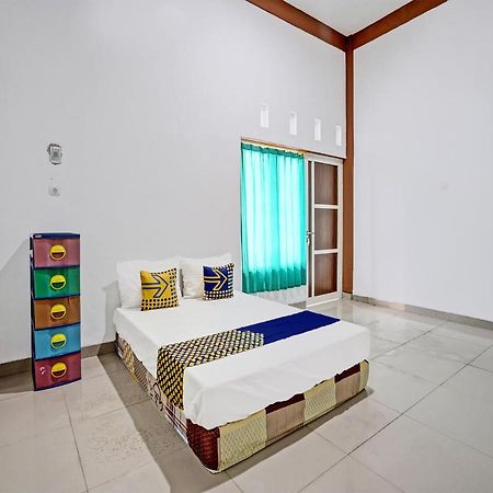 Hotel Oyo 92006 Kost Sejahtera Syariah à Sidoarjo Extérieur photo