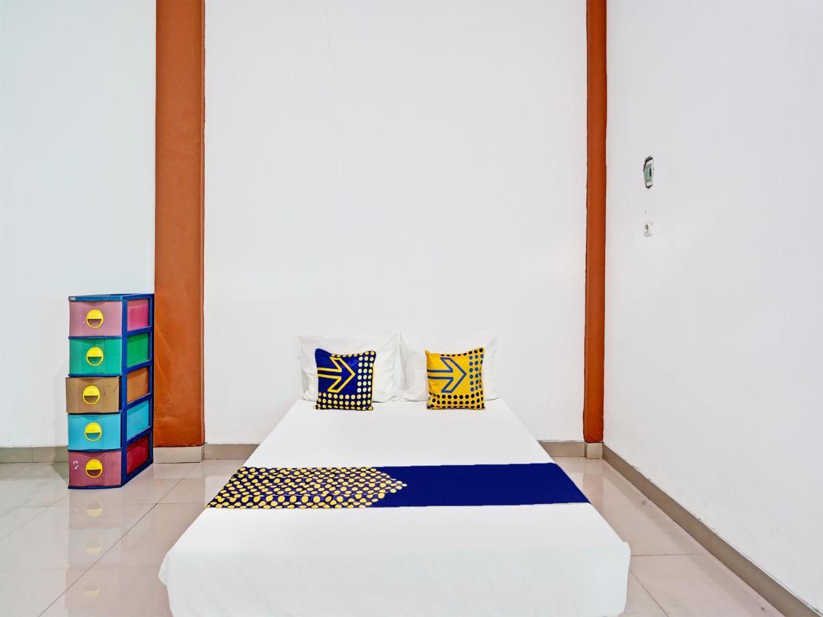 Hotel Oyo 92006 Kost Sejahtera Syariah à Sidoarjo Extérieur photo