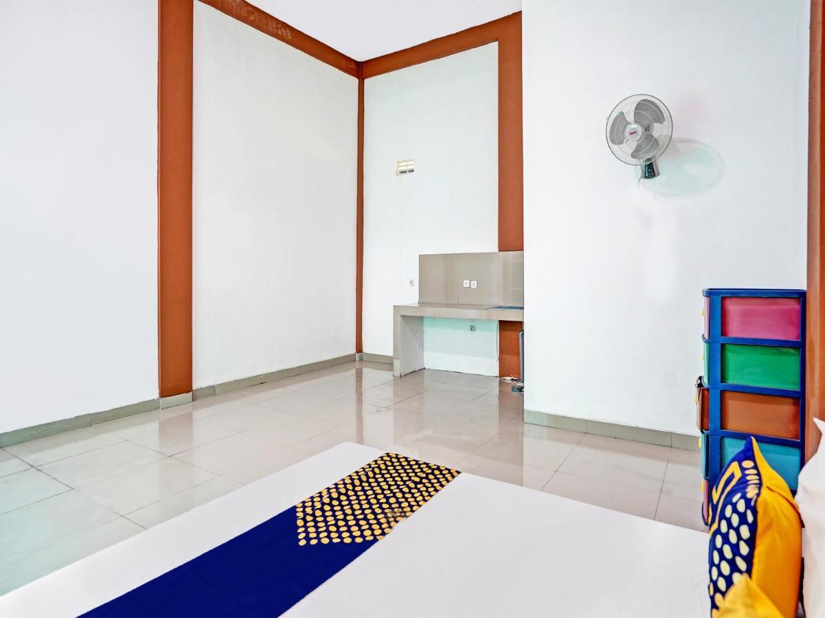 Hotel Oyo 92006 Kost Sejahtera Syariah à Sidoarjo Extérieur photo