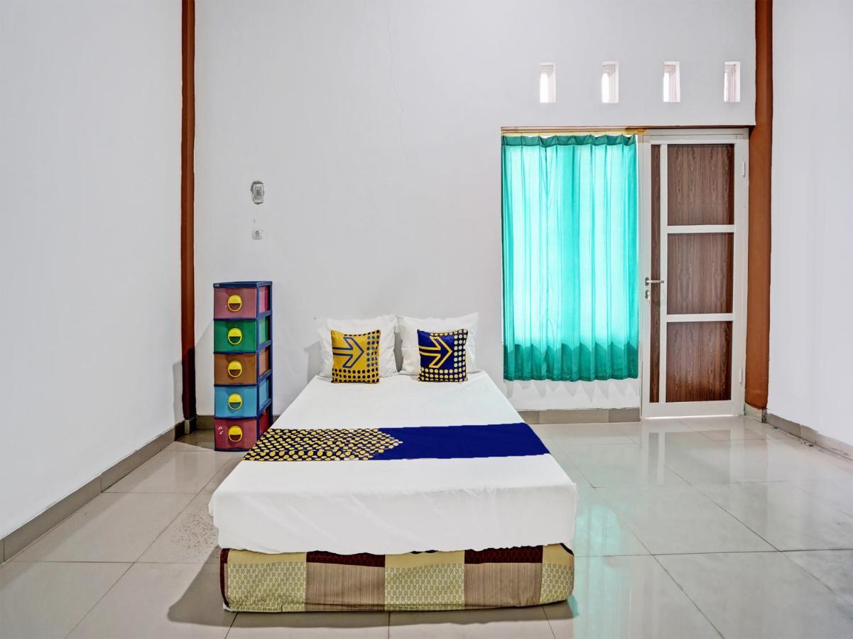 Hotel Oyo 92006 Kost Sejahtera Syariah à Sidoarjo Extérieur photo