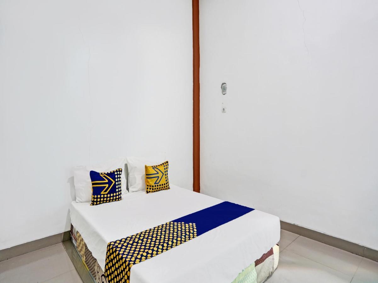 Hotel Oyo 92006 Kost Sejahtera Syariah à Sidoarjo Extérieur photo
