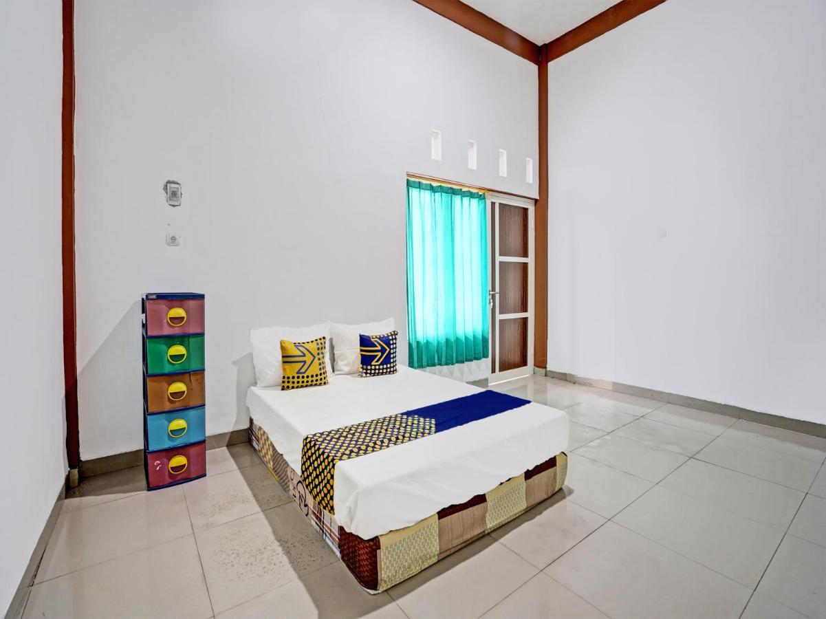 Hotel Oyo 92006 Kost Sejahtera Syariah à Sidoarjo Extérieur photo