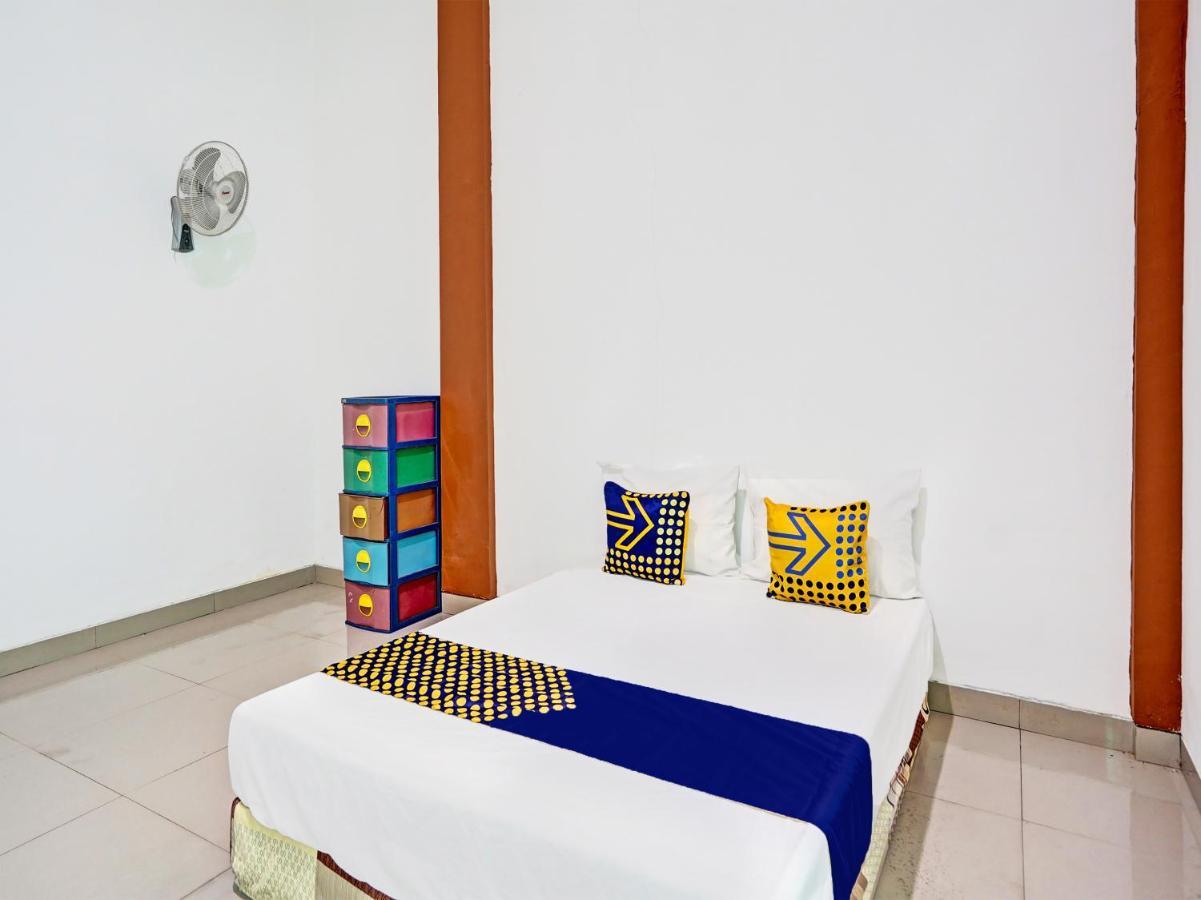 Hotel Oyo 92006 Kost Sejahtera Syariah à Sidoarjo Extérieur photo