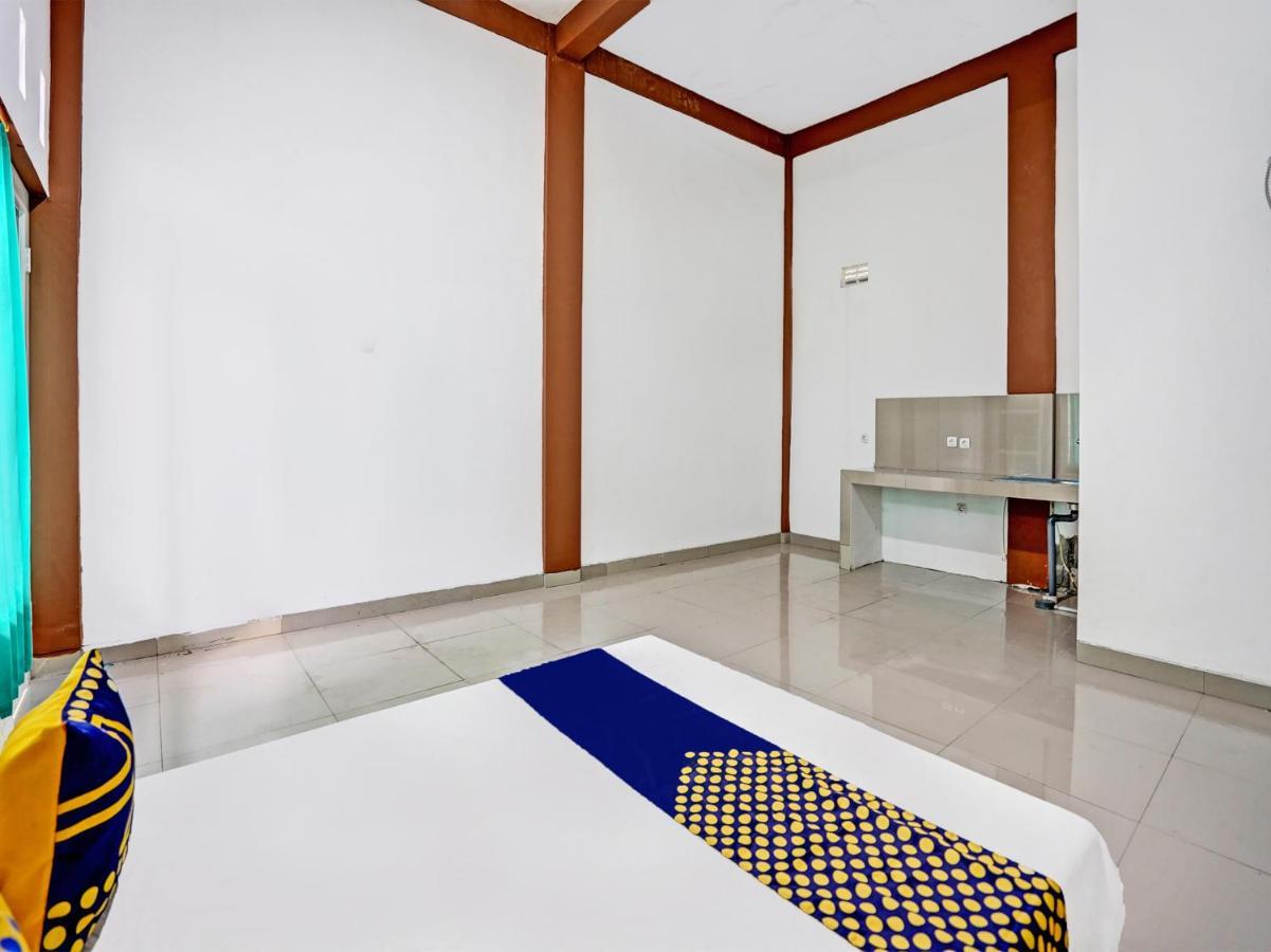 Hotel Oyo 92006 Kost Sejahtera Syariah à Sidoarjo Extérieur photo