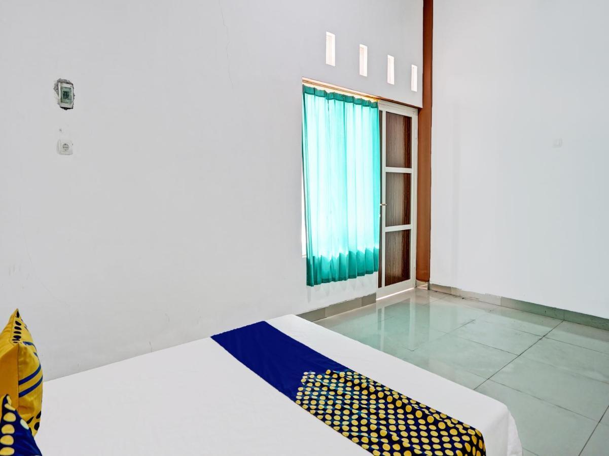 Hotel Oyo 92006 Kost Sejahtera Syariah à Sidoarjo Extérieur photo