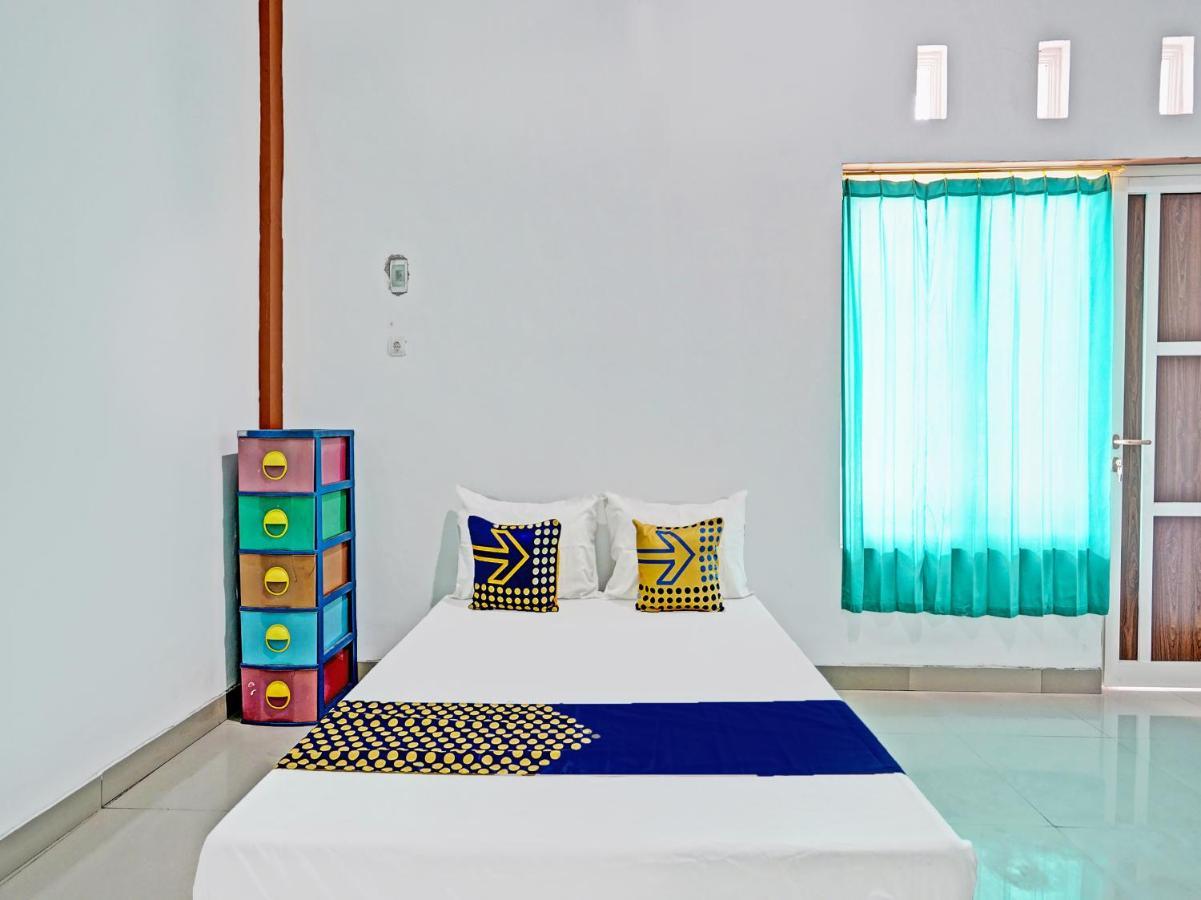 Hotel Oyo 92006 Kost Sejahtera Syariah à Sidoarjo Extérieur photo