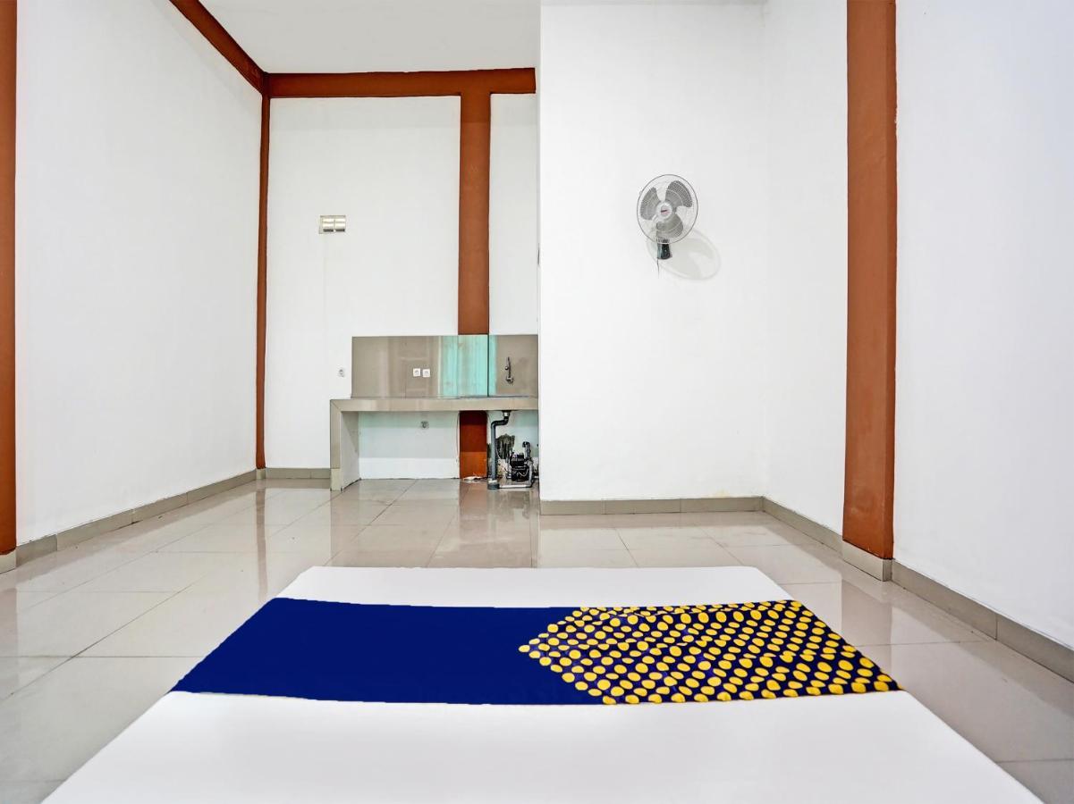 Hotel Oyo 92006 Kost Sejahtera Syariah à Sidoarjo Extérieur photo