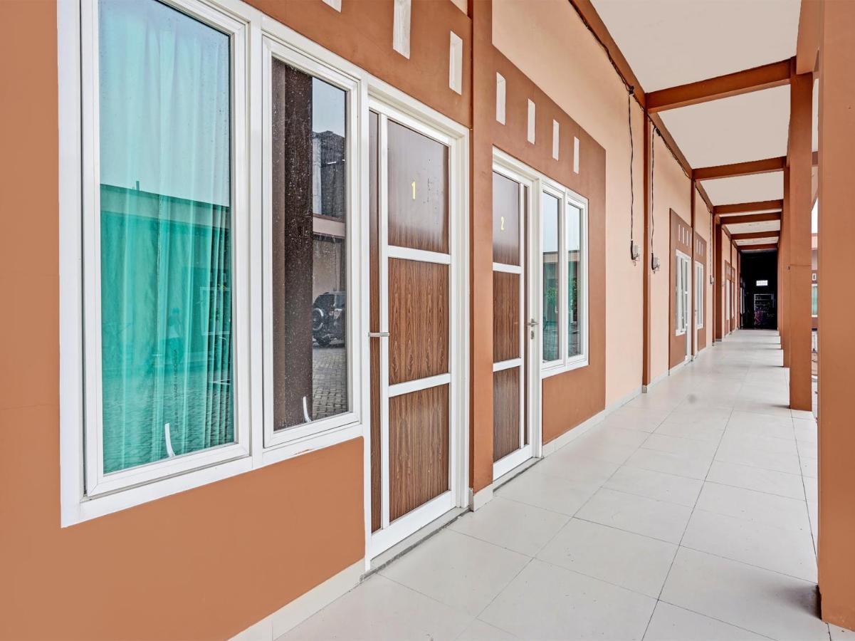 Hotel Oyo 92006 Kost Sejahtera Syariah à Sidoarjo Extérieur photo