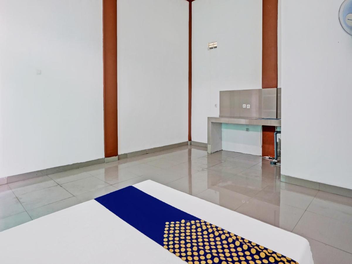 Hotel Oyo 92006 Kost Sejahtera Syariah à Sidoarjo Extérieur photo