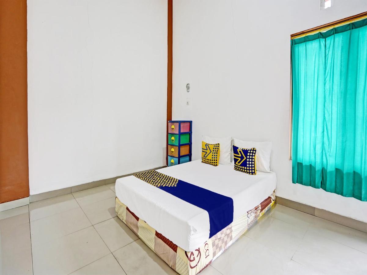 Hotel Oyo 92006 Kost Sejahtera Syariah à Sidoarjo Extérieur photo